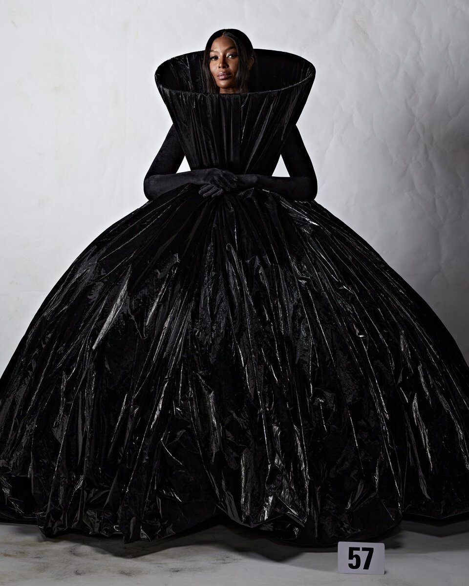    Наоми Кэмпбелл в лукбуке Balenciaga Haute Couture осень-зима 2022/23@balenciaga