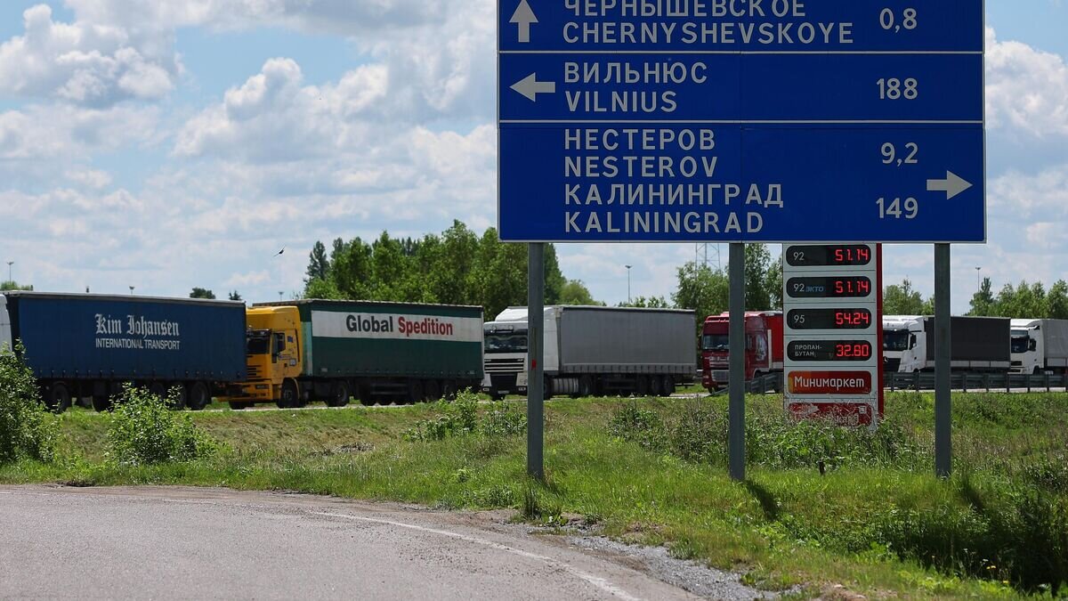    Грузовые автомобили у КПП "Чернышевское" в Калининградской области© РИА Новости / Михаил Голенков