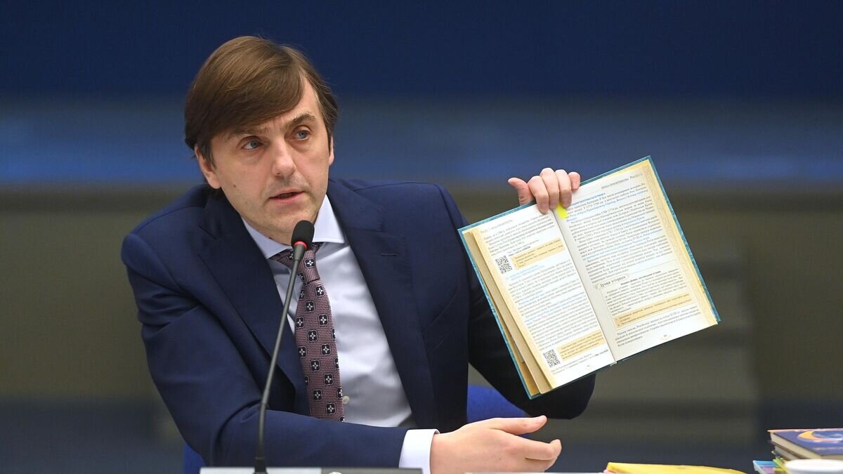    Министр просвещения РФ Сергей Кравцов на пресс-конференции "Украинские учебники как элемент пропаганды ненависти" © РИА Новости / Евгений Одиноков