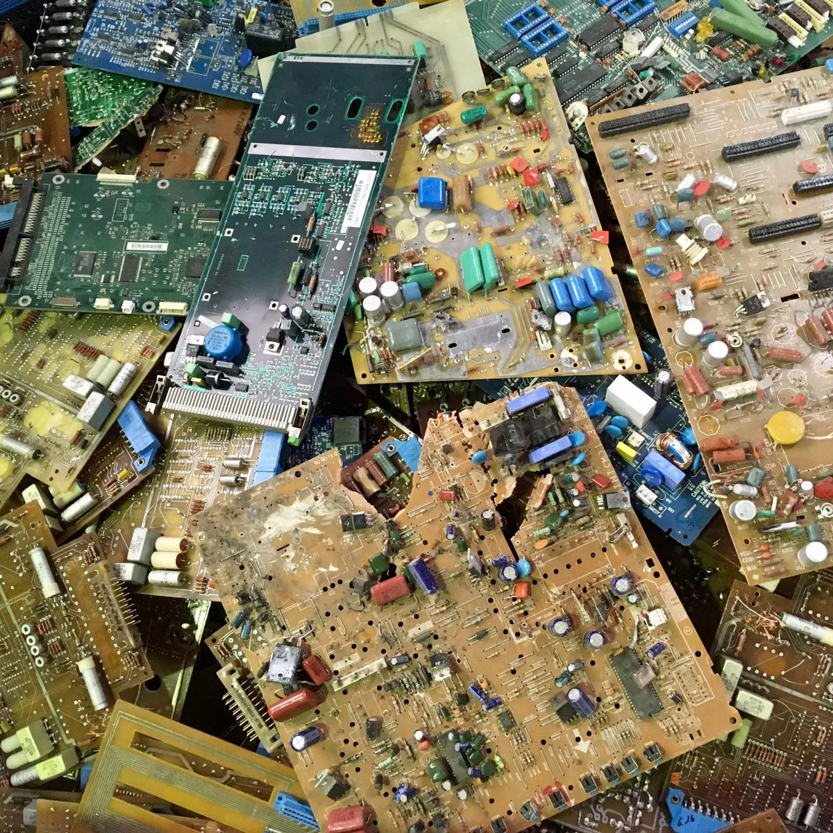 Принимают платы как нового поколения, так и старого