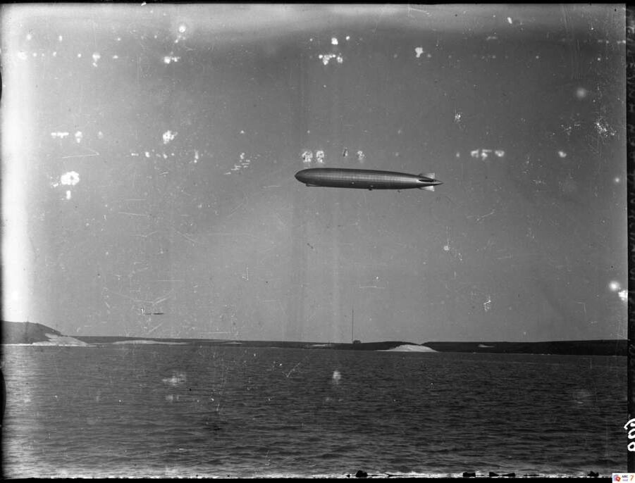  Немецкий дирижабль "Граф Цеппелин" над Диксоном. 1931 год. Из фондов Красноярского краевого краеведческого музея.
