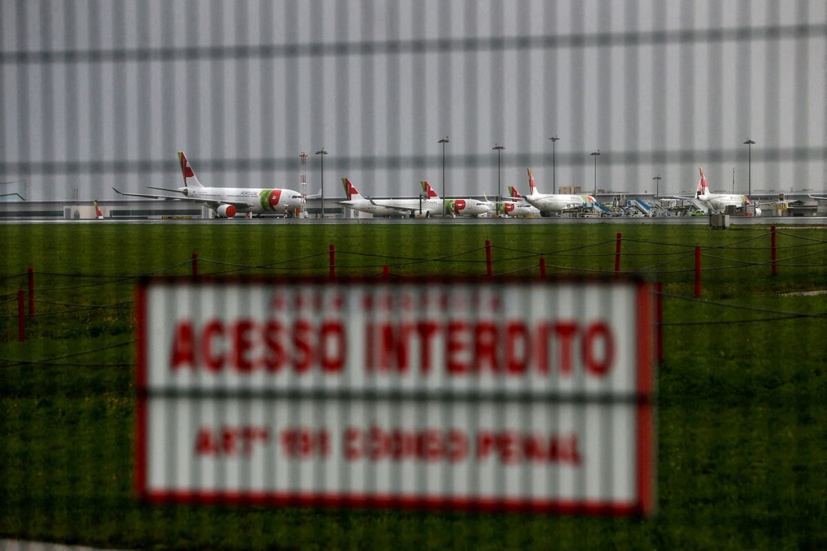 Забастовка работников аэропортов Португалии привела к отмене 90 рейсов