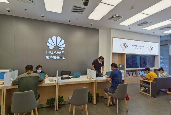 Замена аккумулятора в смартфоне Huawei. Как это происходит в Китае
