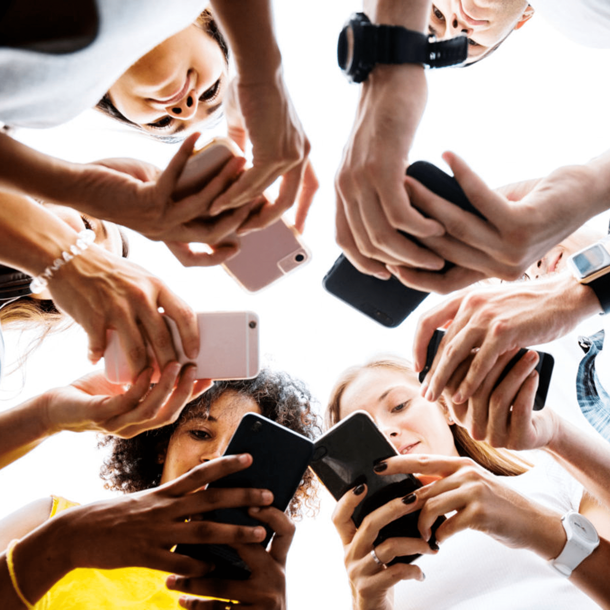 Люди использующие свои связями. Встреча коллег. Люди использующие свои связями. Манипуляции в переговорах. Манипуляция людьми.