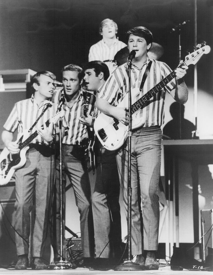 Концерт Beach Boys в январе 1964, всего через месяц их популярность будет поставлена под сомнение.