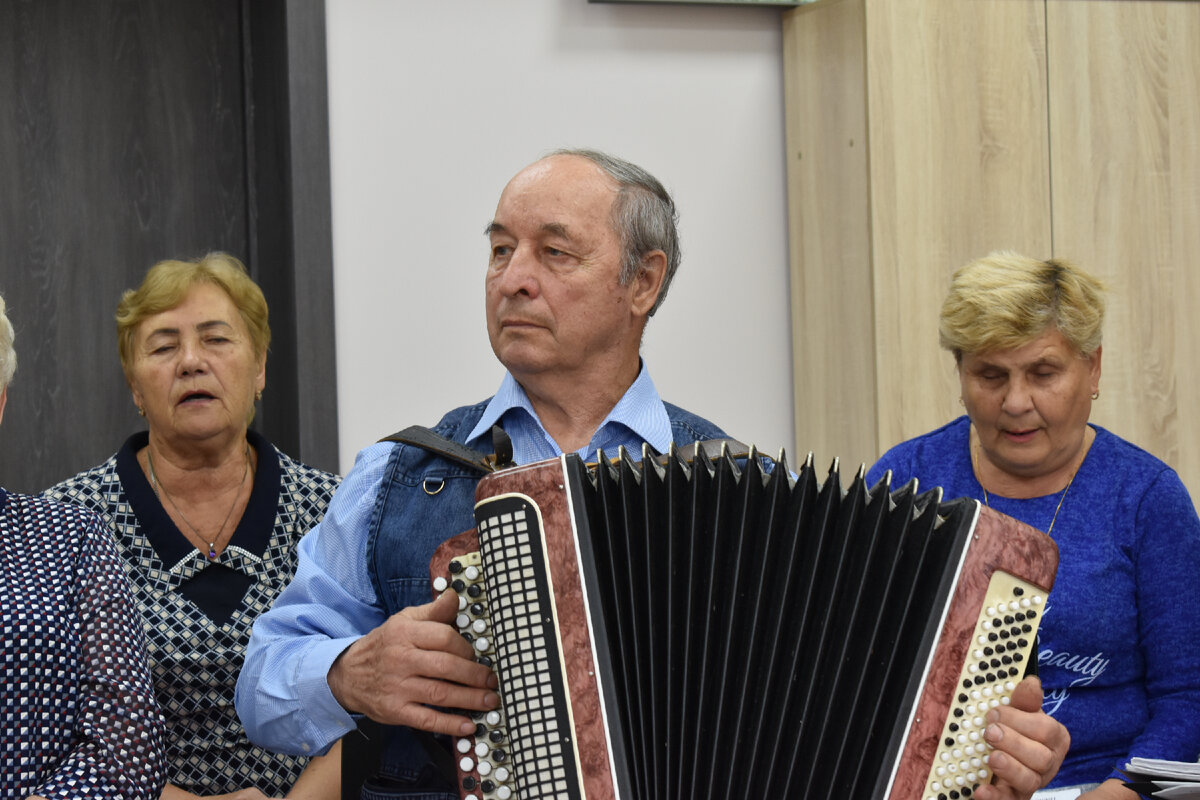 Поздравляем с юбилейной датой Народный хор русской песни «Родные напевы»!