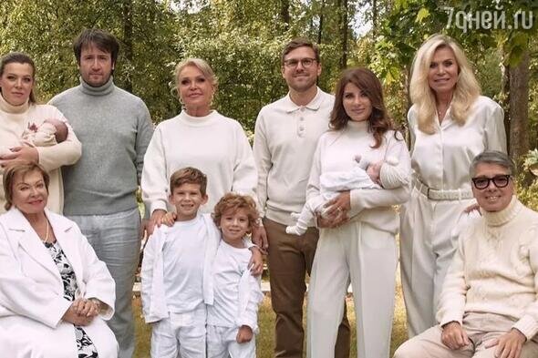    Валентин Юдашкин с семьей соцсети