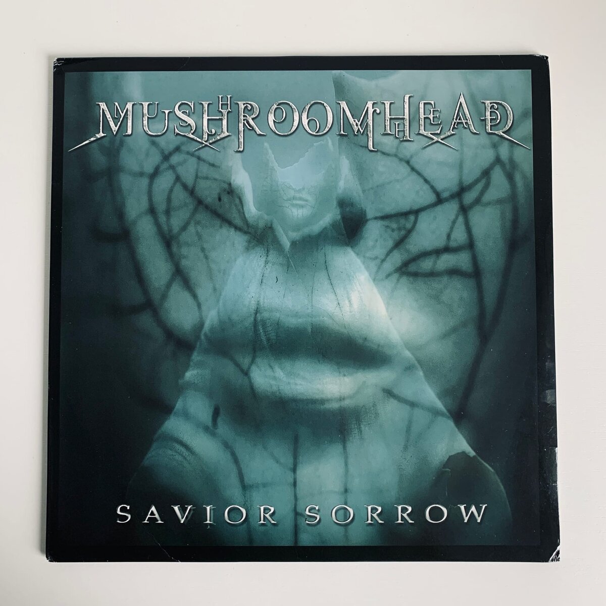 Обложка по-моему самая слабая во всех дискографии