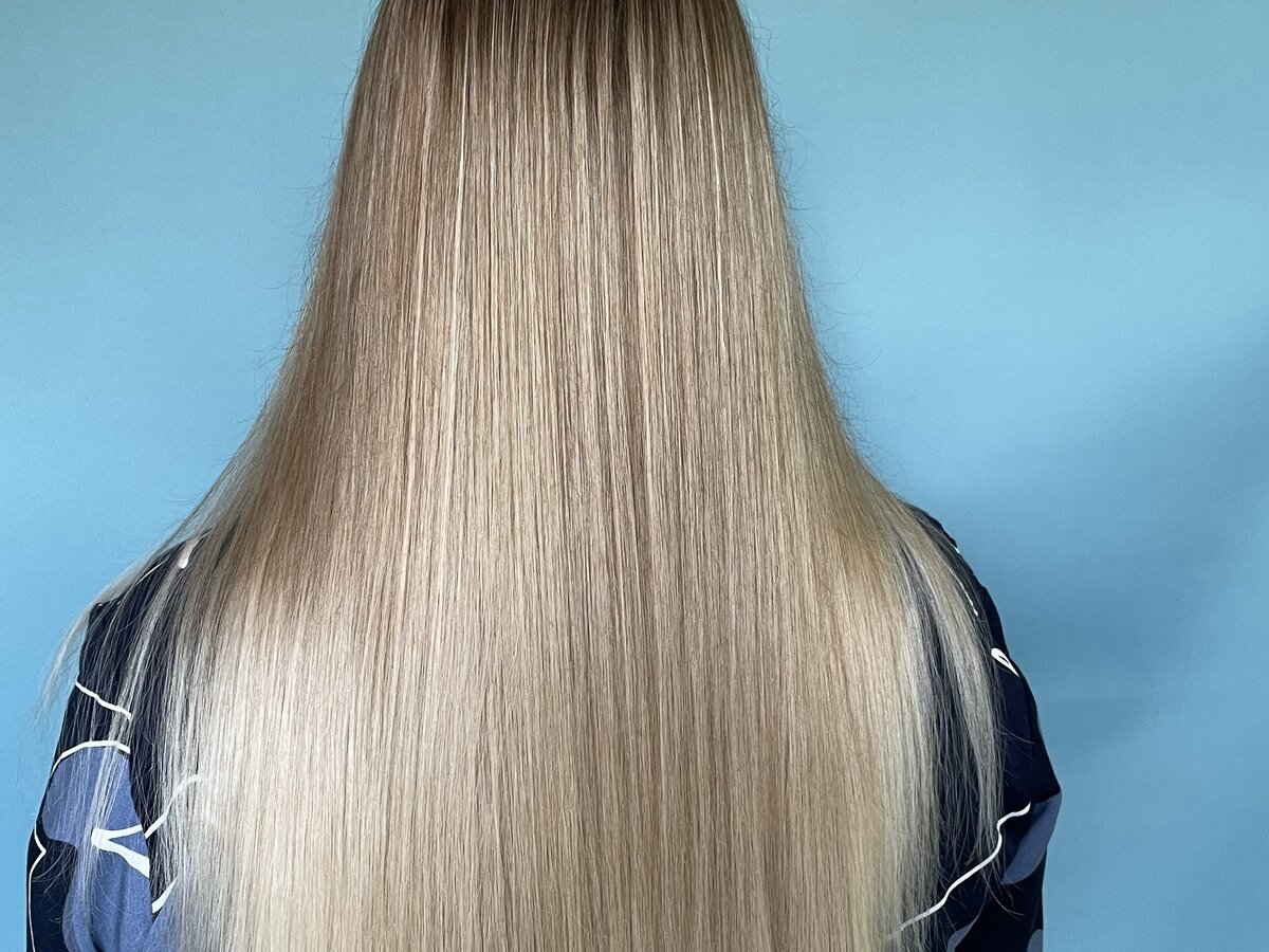 У меня блонд в нейтральном оттенке. Мы с мастером решили, что холодный или теплый будет не совсем подходить к моим волосам и цвету кожи