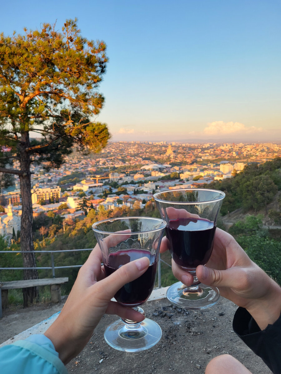 Гора Мтацминда в Тбилиси