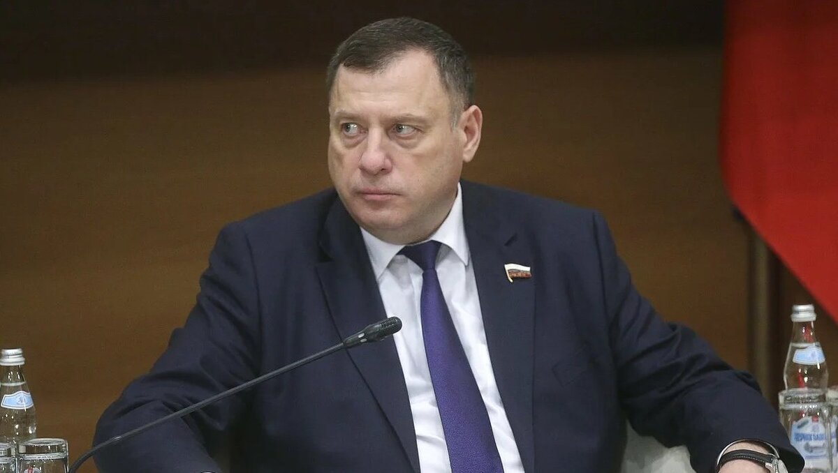     Частичная мобилизация не делится на этапы, а потому сообщения о «первом» и «втором» этапах мобилизации в Ростовской и Курской областях являются некорректными, об этом сообщил зампредседателя Комитета Госдумы по обороне Юрий Швыткин.