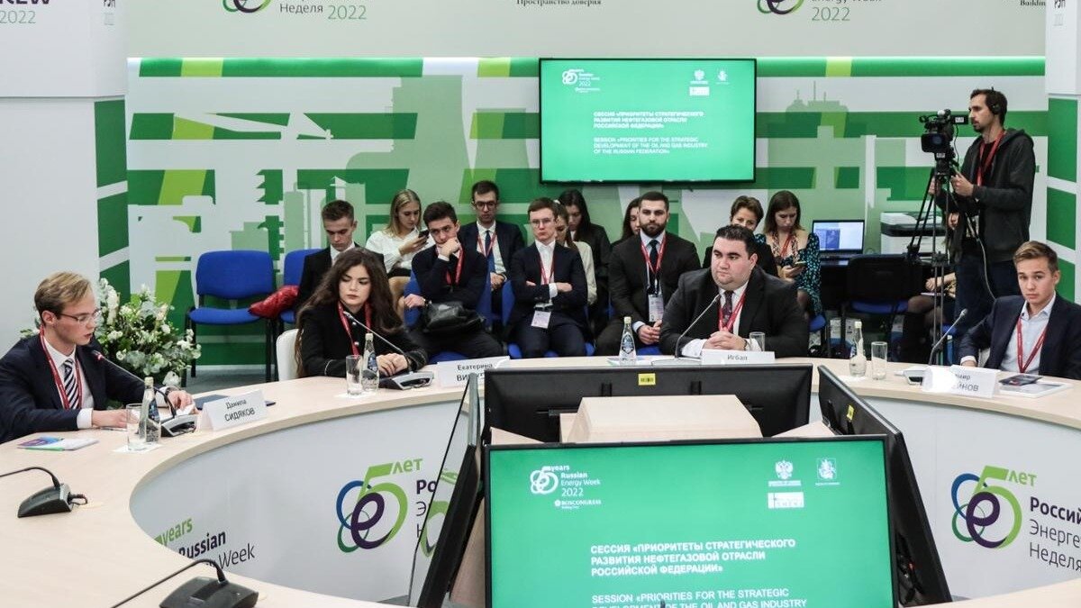     14 октября в рамках Российской энергетической недели под руководством вице-премьеров Александра Новака и Дениса Мантурова прошло совещание на тему импортозамещения. В нем приняли участие крупнейшие нефтегазовые предприятия и производители российского оборудования.