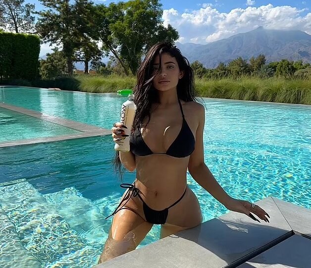    Кайли ДженнерСоцсети