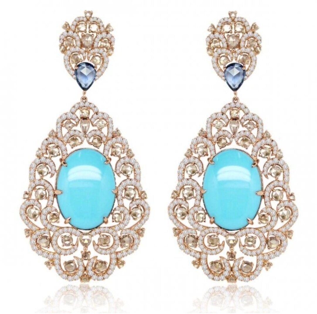Серьги от Sutra Jewels. Розовое золото, биреза в 22 карата, бриллианты и сапфиры.