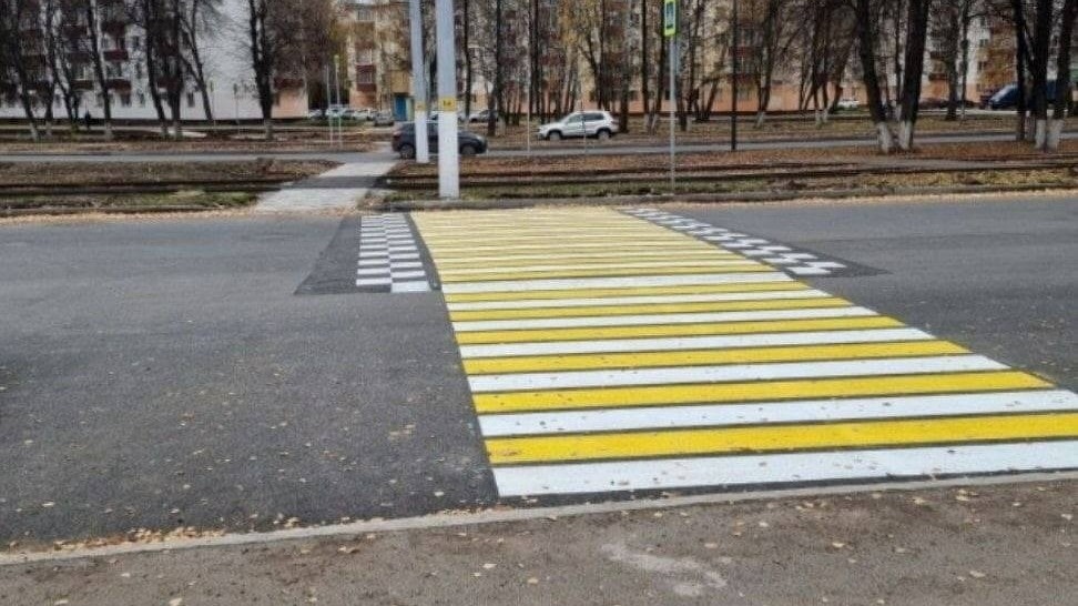     Глава Нижнекамского района Рамиль Муллин успокоил местных жителей после появления в социальных сетях фотографий о неправильной нанесенной разметке пешеходного перехода. Своим комментарием он поделился во время еженедельного совещания.