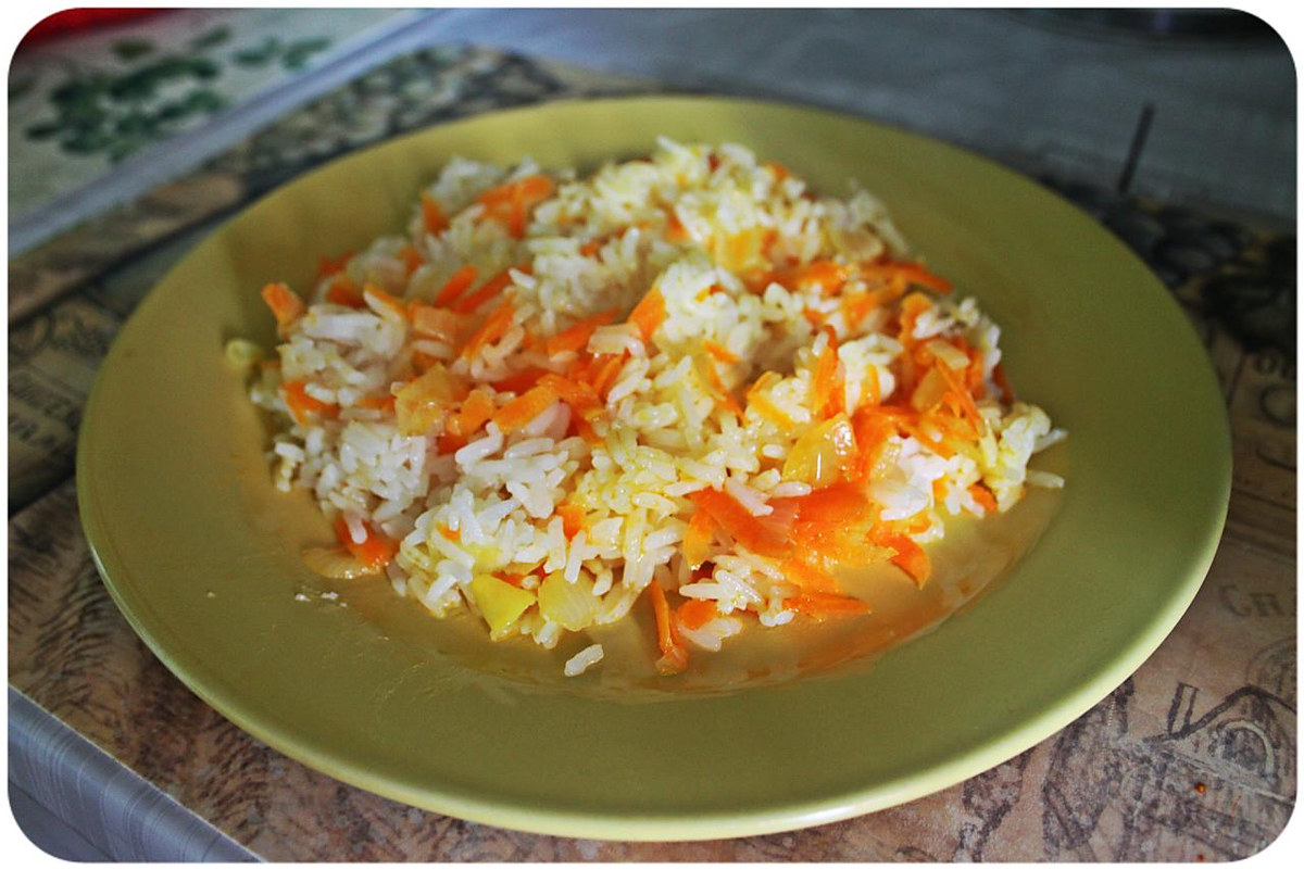 Вкусный рис с морковью и луком