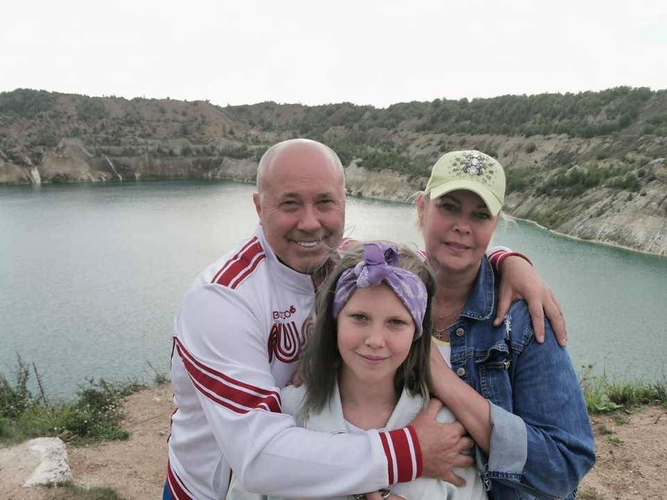     Александр Солодуха с женой Натальей и дочкой Варей. Фото: соцсети