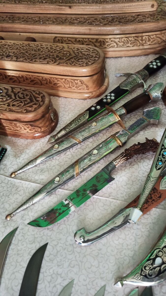 Ножи в мастерской в Чусте