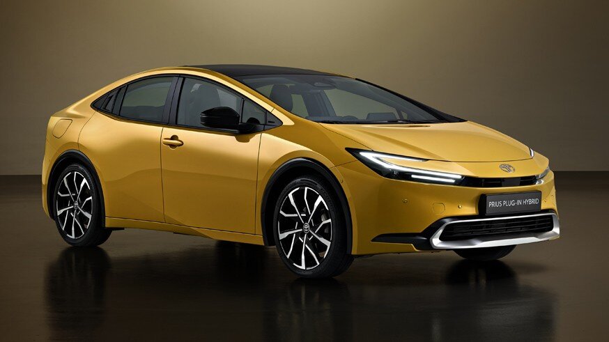    На фото: актуальный подзаряжаемый гибрид Toyota Prius