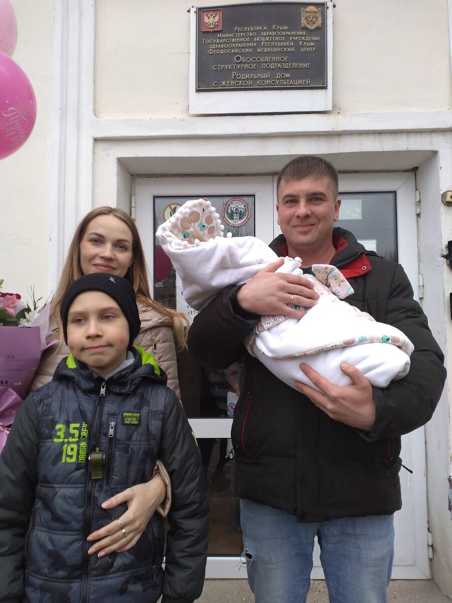 Довольное лицо братика🤣