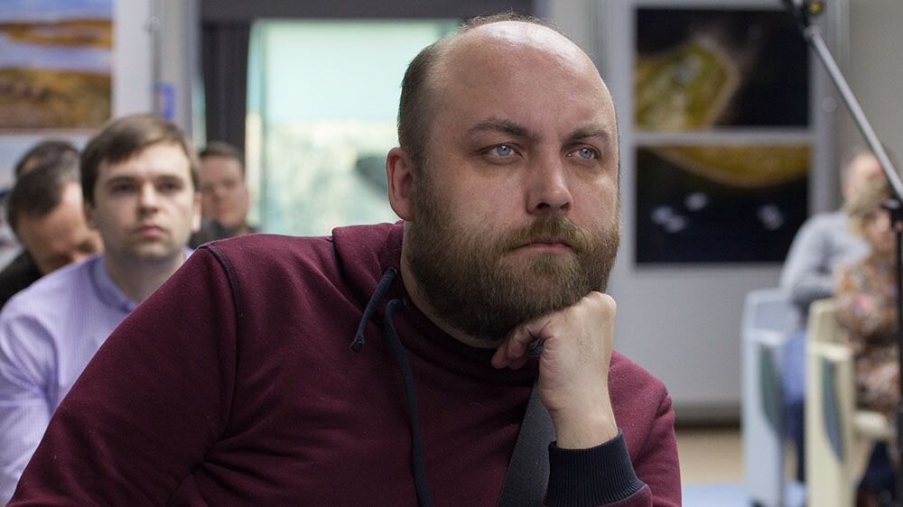 Петр Шкуматов всё время думает о дорожном движении
 