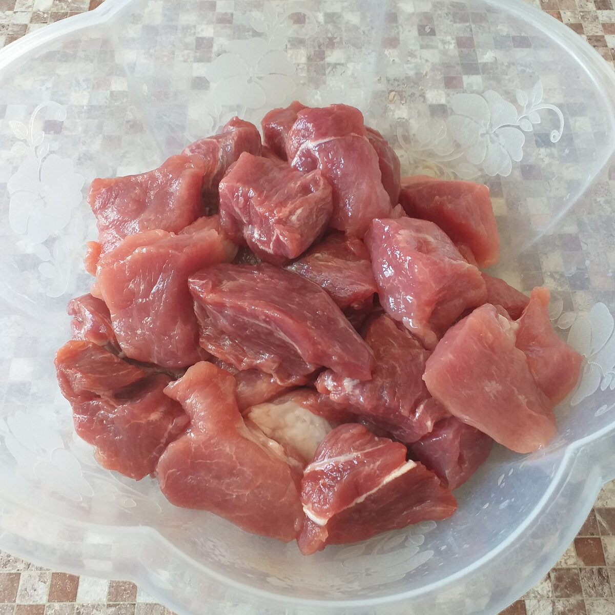 Нарезаем мясо