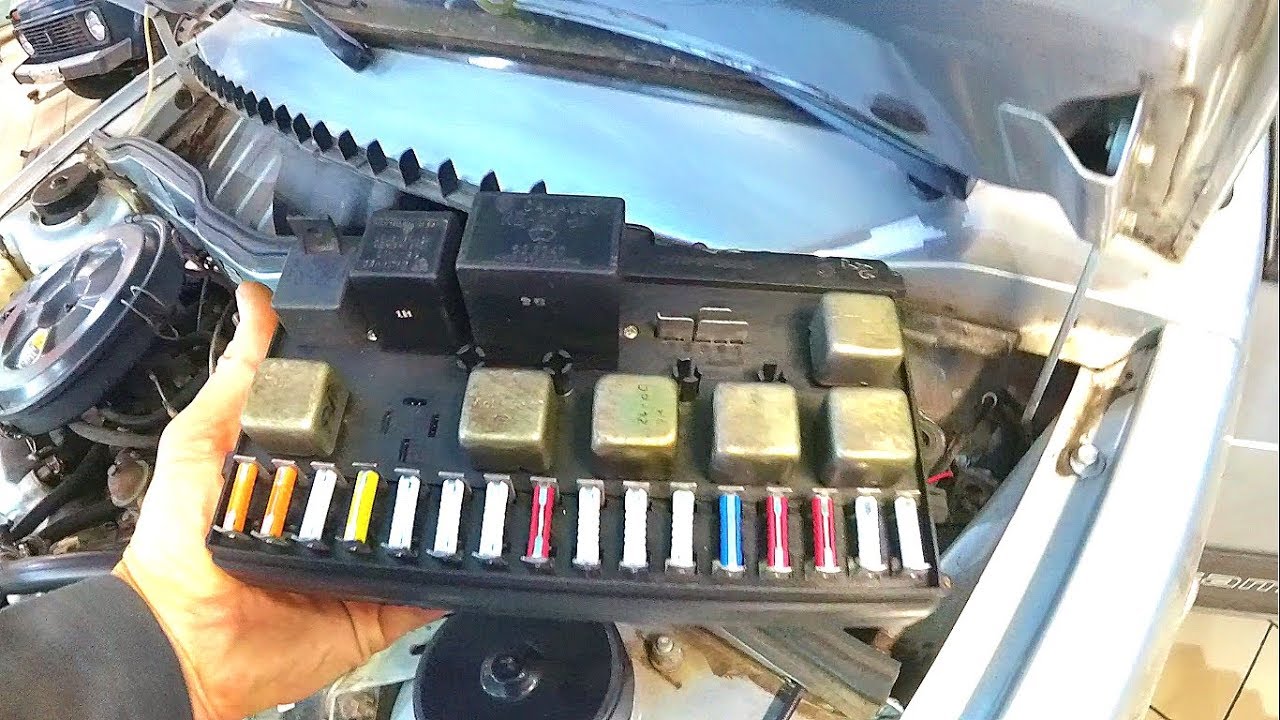 Предохранитель левой фары ближнего света ваз 21099. Разъем фары ваз 2109. Не горит ближний ваз 2109. Лампа подкапотная газель. Dewalt лампа для подкапотки.