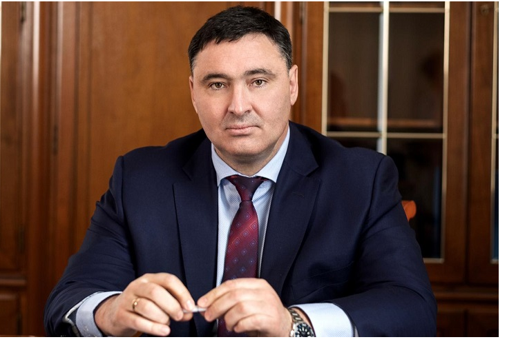 Русла Болотов, мэр Иркутска. https://www.irk.ru/news/20210614/head/