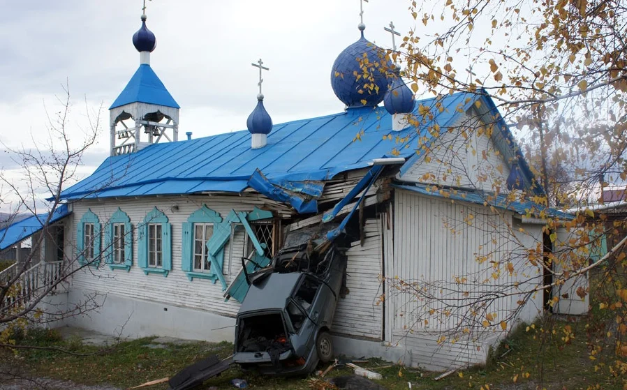 Приход пошло. Церковь в глубинке. Приколы про Церковь. Смешные храмы. Шутки про Церковь.