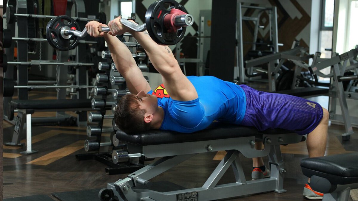 Dumbbell lying Triceps Extension