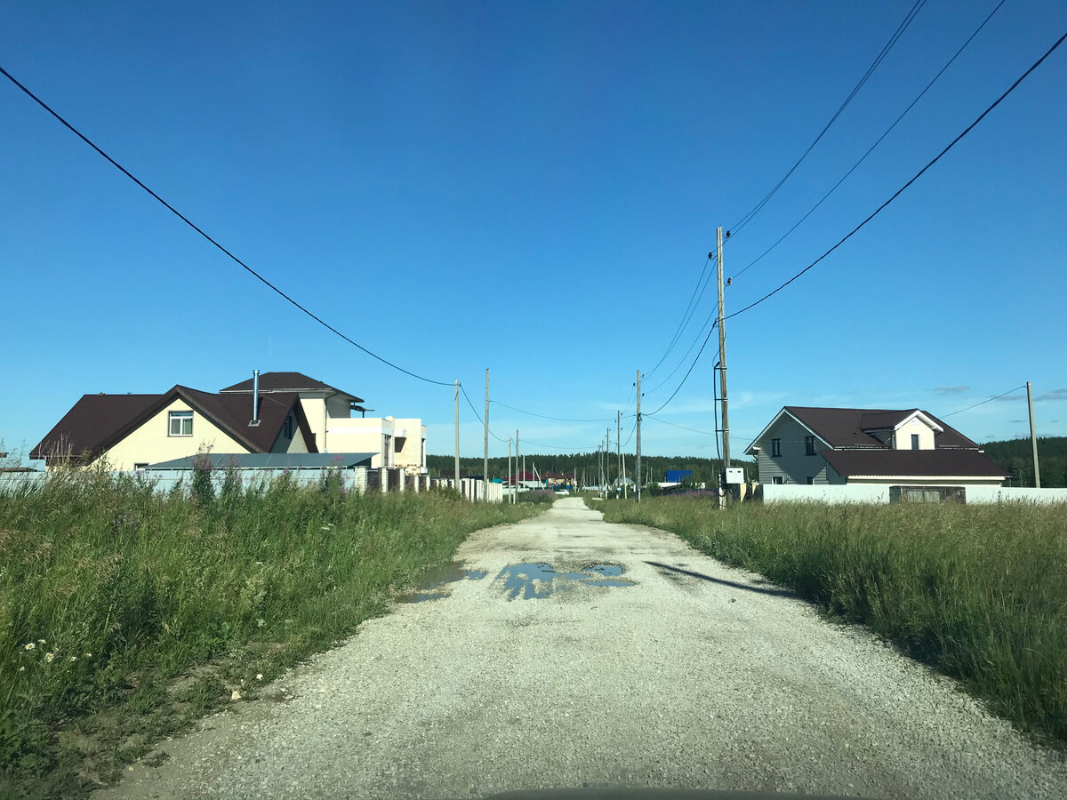 Еще не на каждом участке есть дом, но темпы строительства довольно быстрые и думаю, через 5-10 лет уже будете полноценное село 