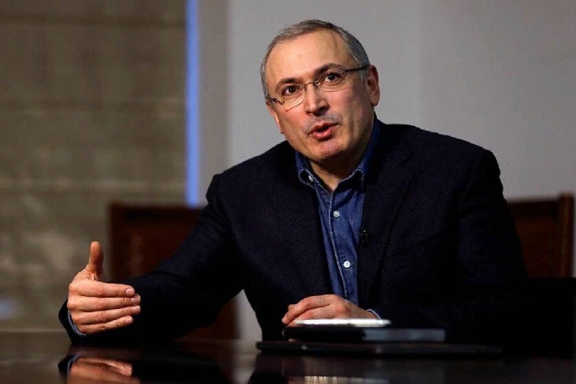 Видный борец за «открытую Россию будущего» Ходорковский явно психанул. И в гневе объявил, что прекращает свою «благотворительную деятельность» в России. Вот так.-2