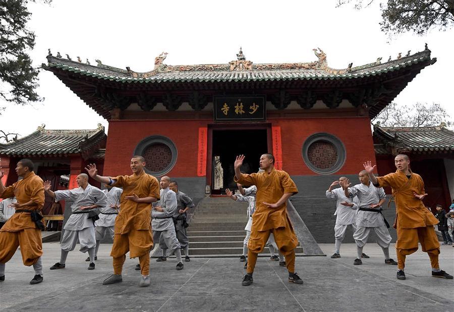 Shaolin temple. Буддийский монастырь Шаолинь. Монастырь Шаолинь Хэнань. Китайский монастырь Шаолинь. Монастырь Шаолинь Чжэнчжоу.