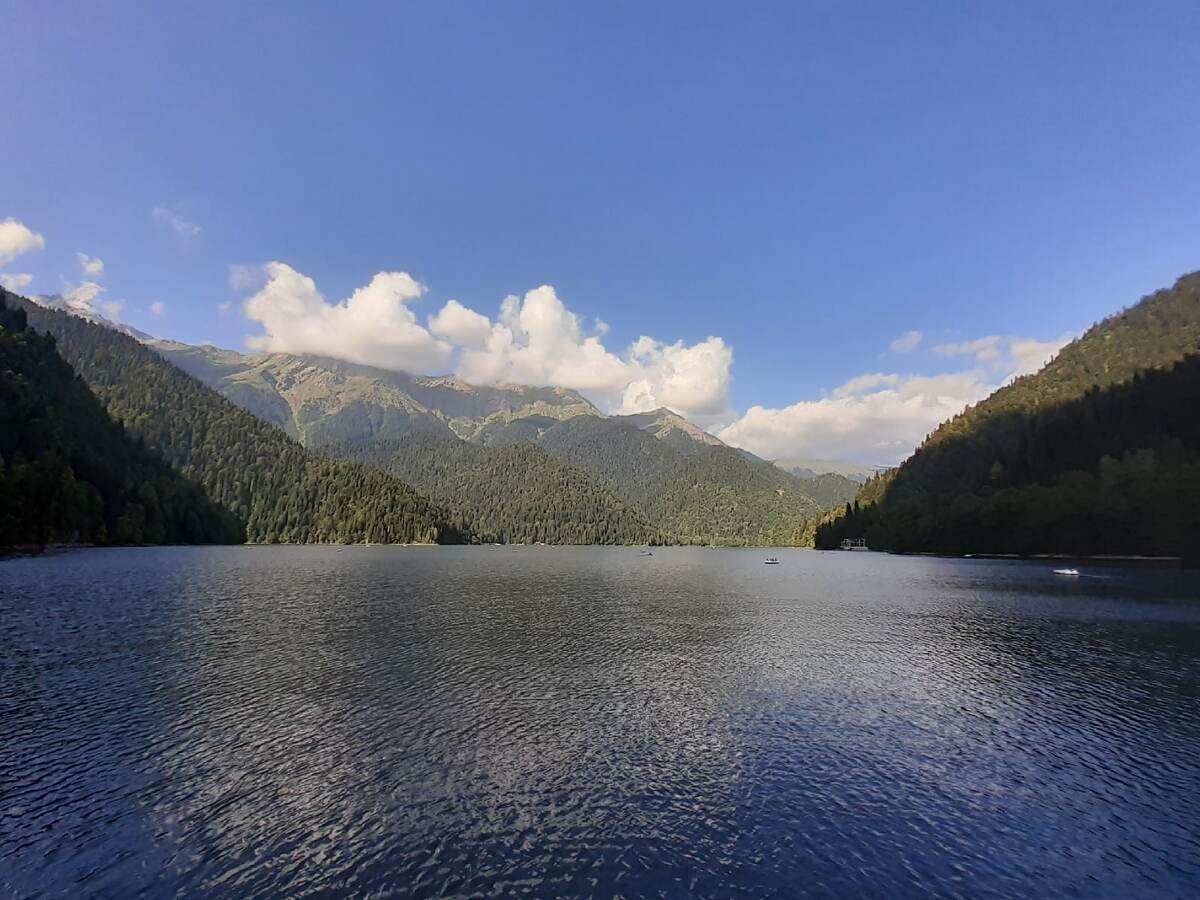 Райское озеро Рица