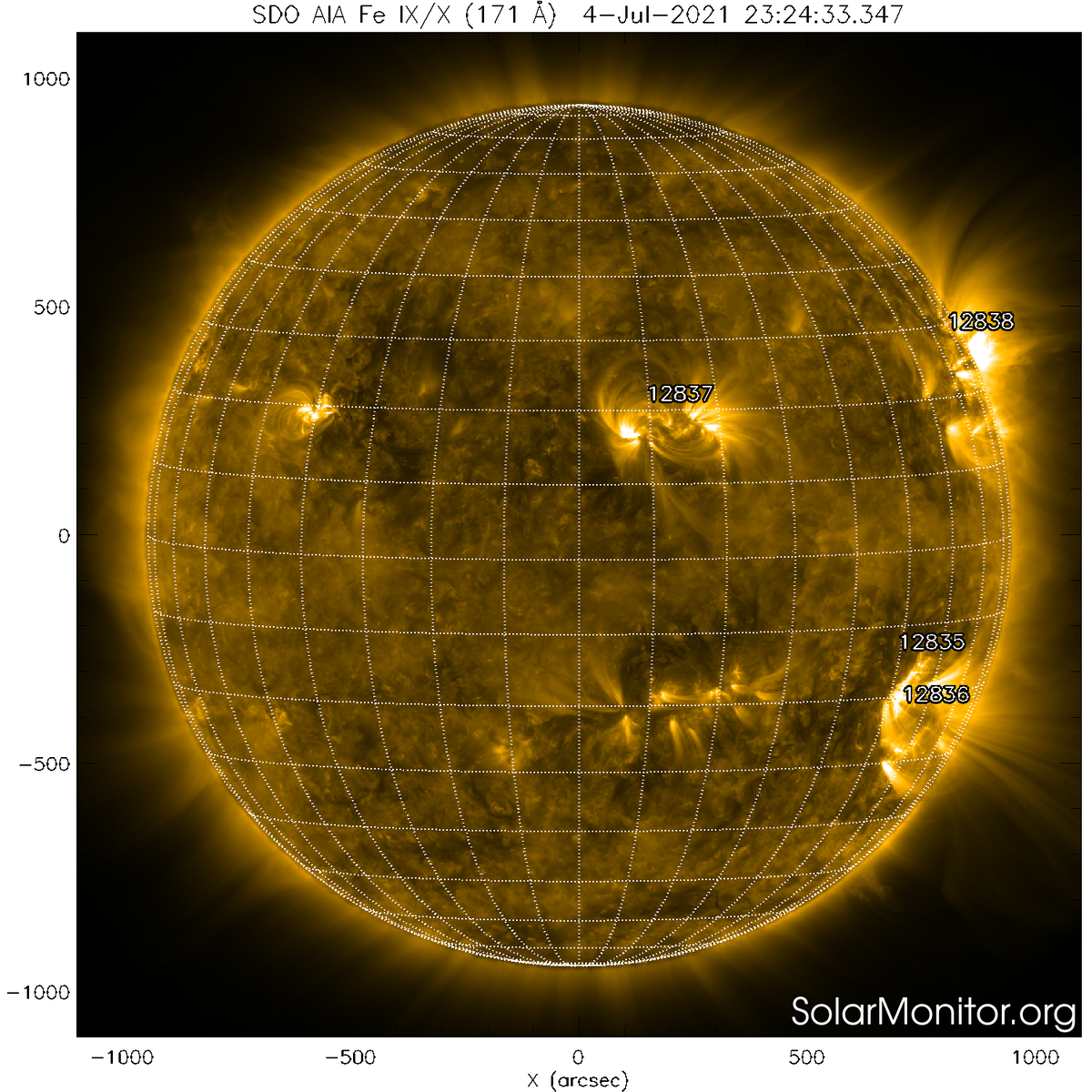 Изображение Солнца в УФ излучении , полученное 4 июля прибором АIA обсерватории SDO. 