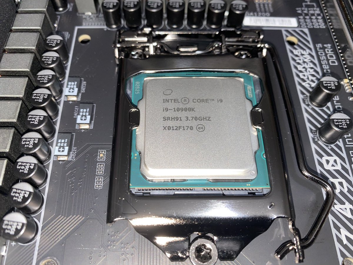 Какой нормальный процессор. Core i9 10900k. Intel Core i9-10900k. Intel Core i9-10900k lga1200. Процессор Intel Core i9-10900 Box.