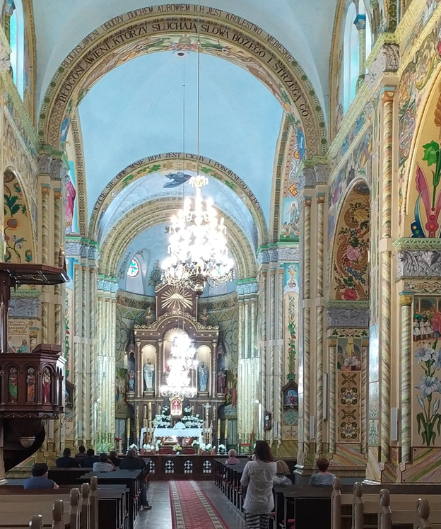 Внутри перед службой. Фото автора