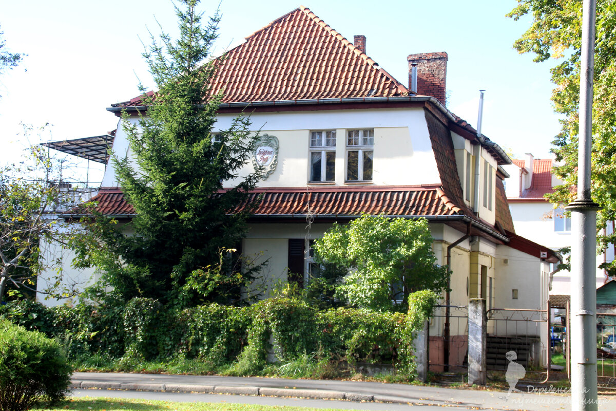 На фото: Калининград, Амалиенау, дом Рутт. Фото автора.