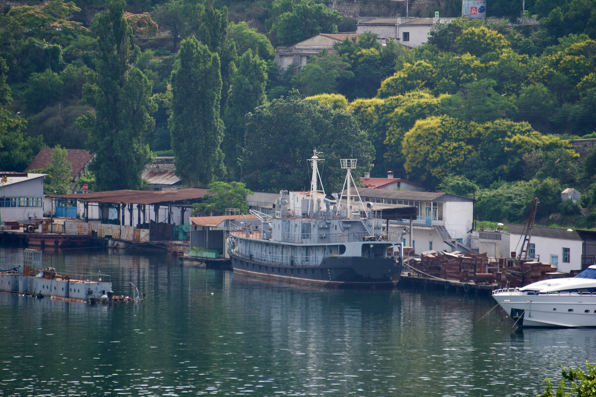 ПМР-183 в Южной бухте у затонувшего ПД-16.