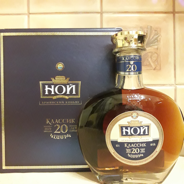 Ной классик купить. Коньяк Ной Классик 20 лет. Коньяк Ной Limited Edition. Коньяк Ной Классик 10 Ереванский коньячный завод. Ной Классик 7 2007 года.