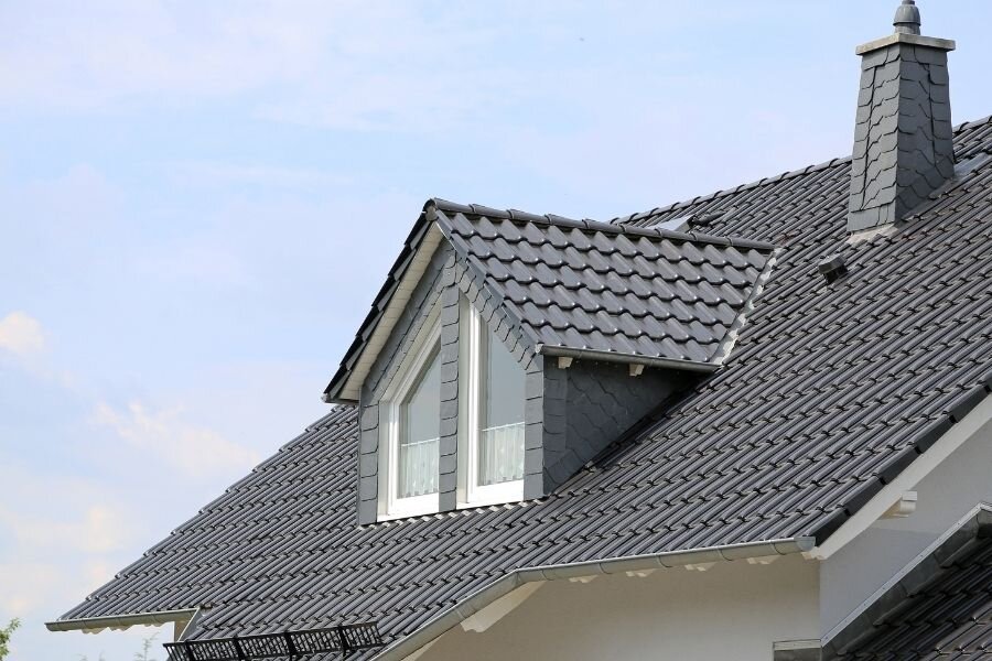 Фронтовое окно на крыше (canva.com)