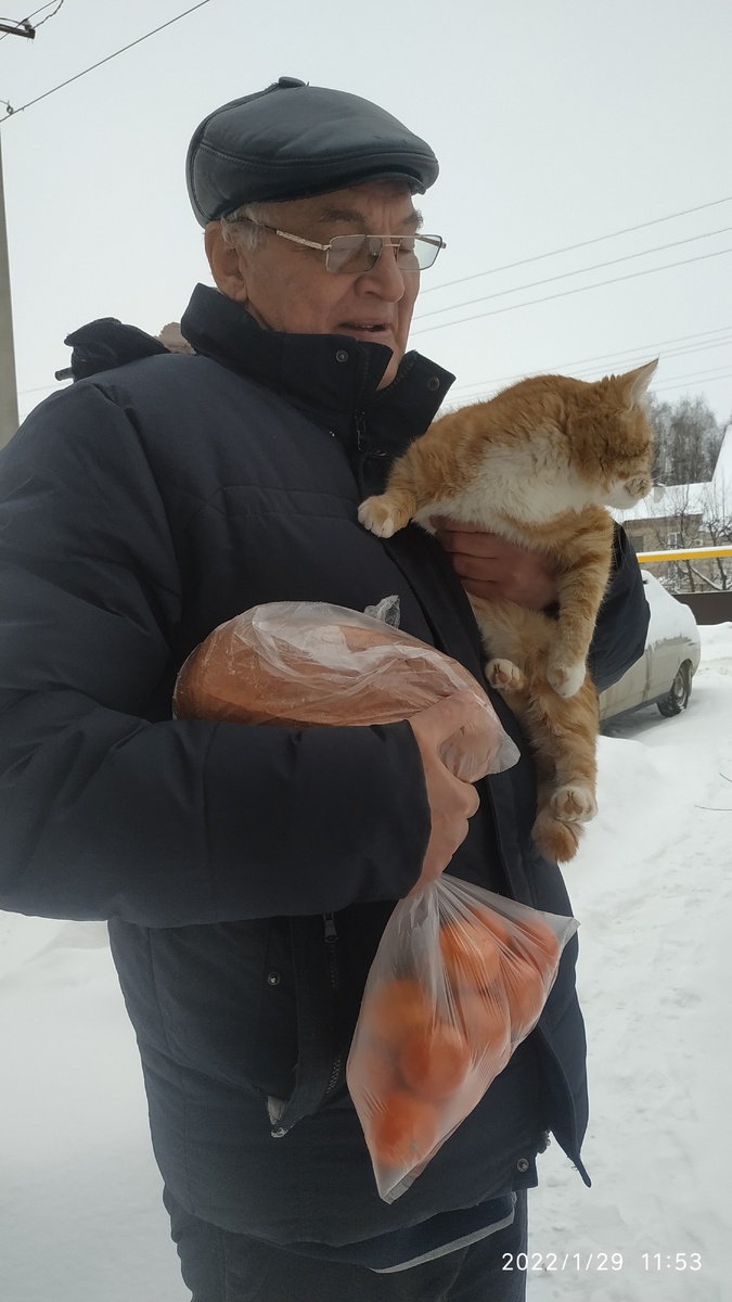Папу Рыжика зовут Женей. Продукты в руках НЕ для нас!