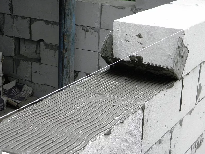 Баня из газобетона 3 на 5. Кладка блоков на пену. Перегородочный блок сибит. Баня из газосиликатных блоков. Можно ли использовать пеноблок.