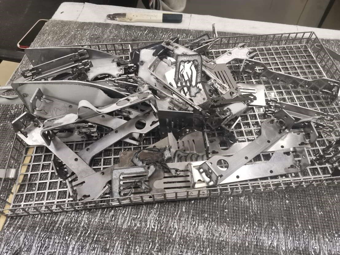 Рисунок 2: Корзина с деталями после уз-чистки