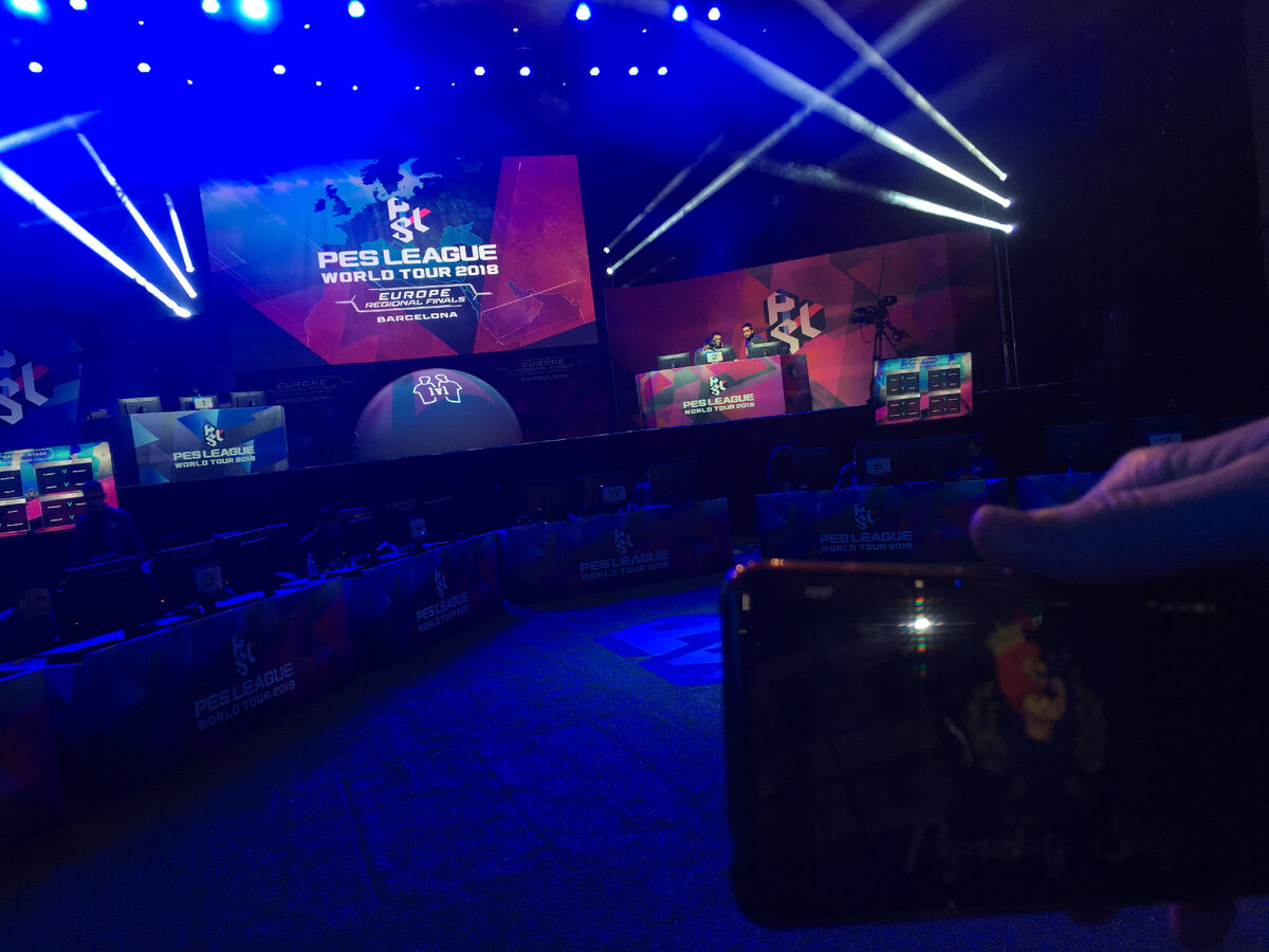 Выступление киберспортсменов PESMAKERS FCC на финалах PES LEAGUE в Барселоне