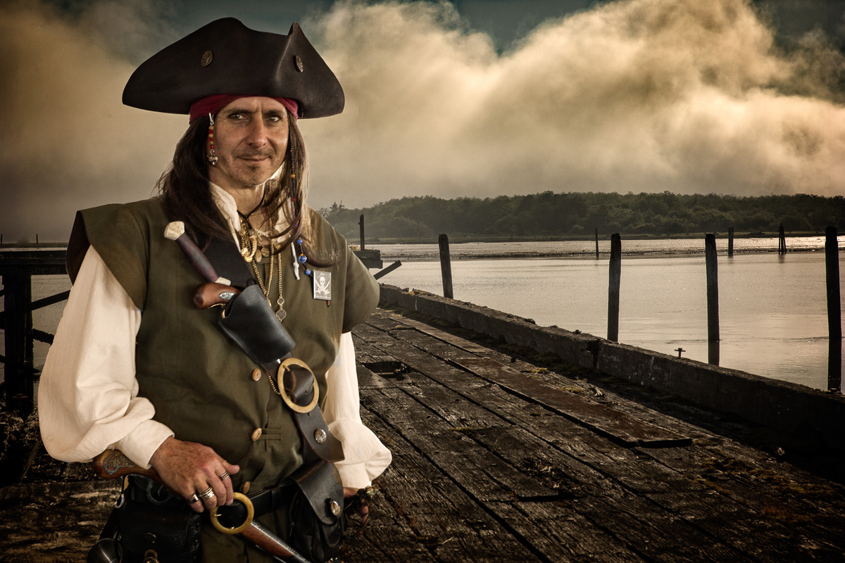 Капитан корабля в балтиморе. Уильям Дампир пират. Пират Флибустьер. Пиратский Капитан. Старый пират.