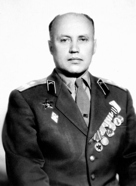На фото: А.И.Китов. Источник: http://it-history.ru/index.php/Файл:Kitov1959.jpg
