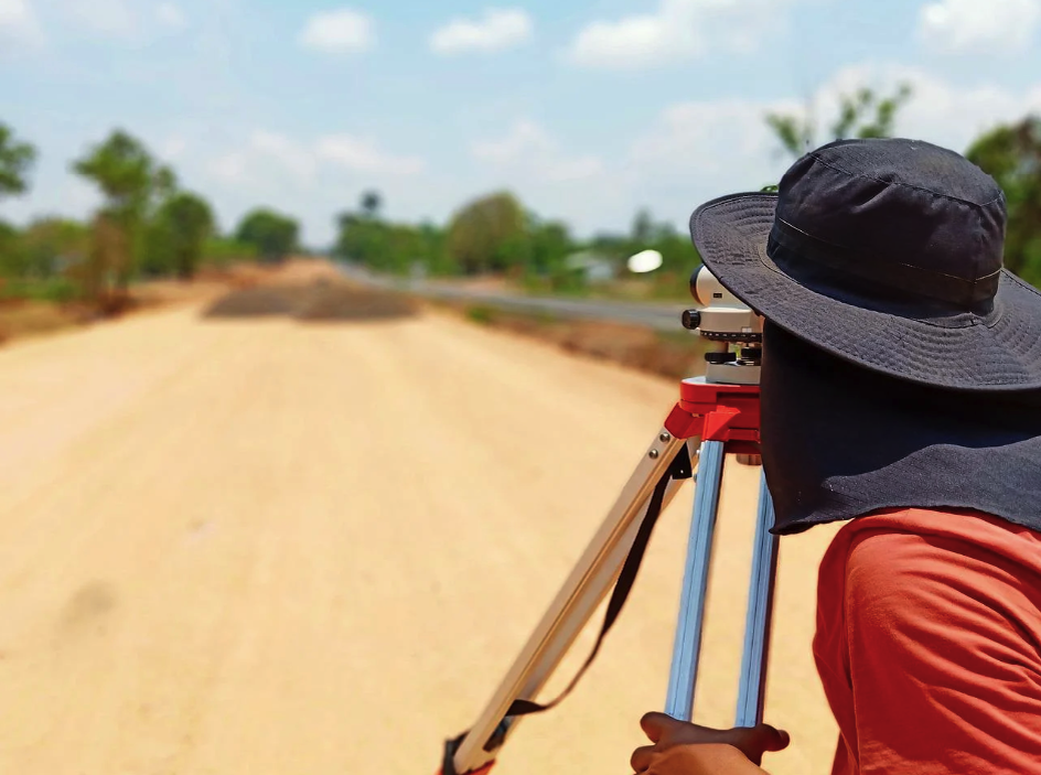 Для измерения высот и их разницы используются нивелиры и профилографы. Правильно пользоваться этим приборами может только профессиональный геодезист