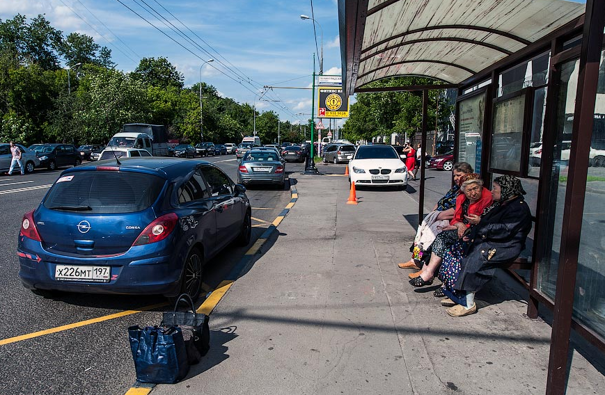 Когда и сколько можно стоять на автобусной остановке?