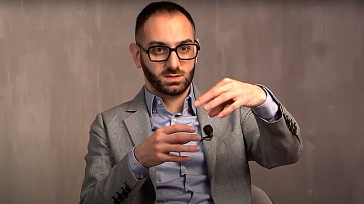 HR-ЭКСПЕРТ, РУКОВОДИТЕЛЬ ШКОЛЫ РАЗВИТИЯ КАРЬЕРЫ ГАРРИ МУРАДЯН. ФОТО: СКРИНШОТ КАДРА ВИДЕО / YOUTUBE.COM